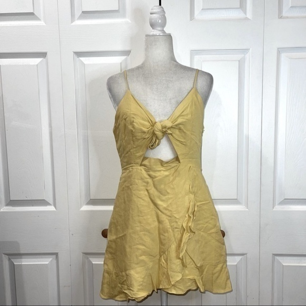 🍋 2/$25 Victoria + Sophia Tie Knot Yellow Mini Dress